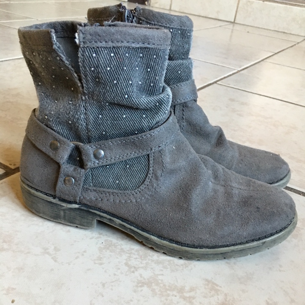 Boots - Picture 1 of 6